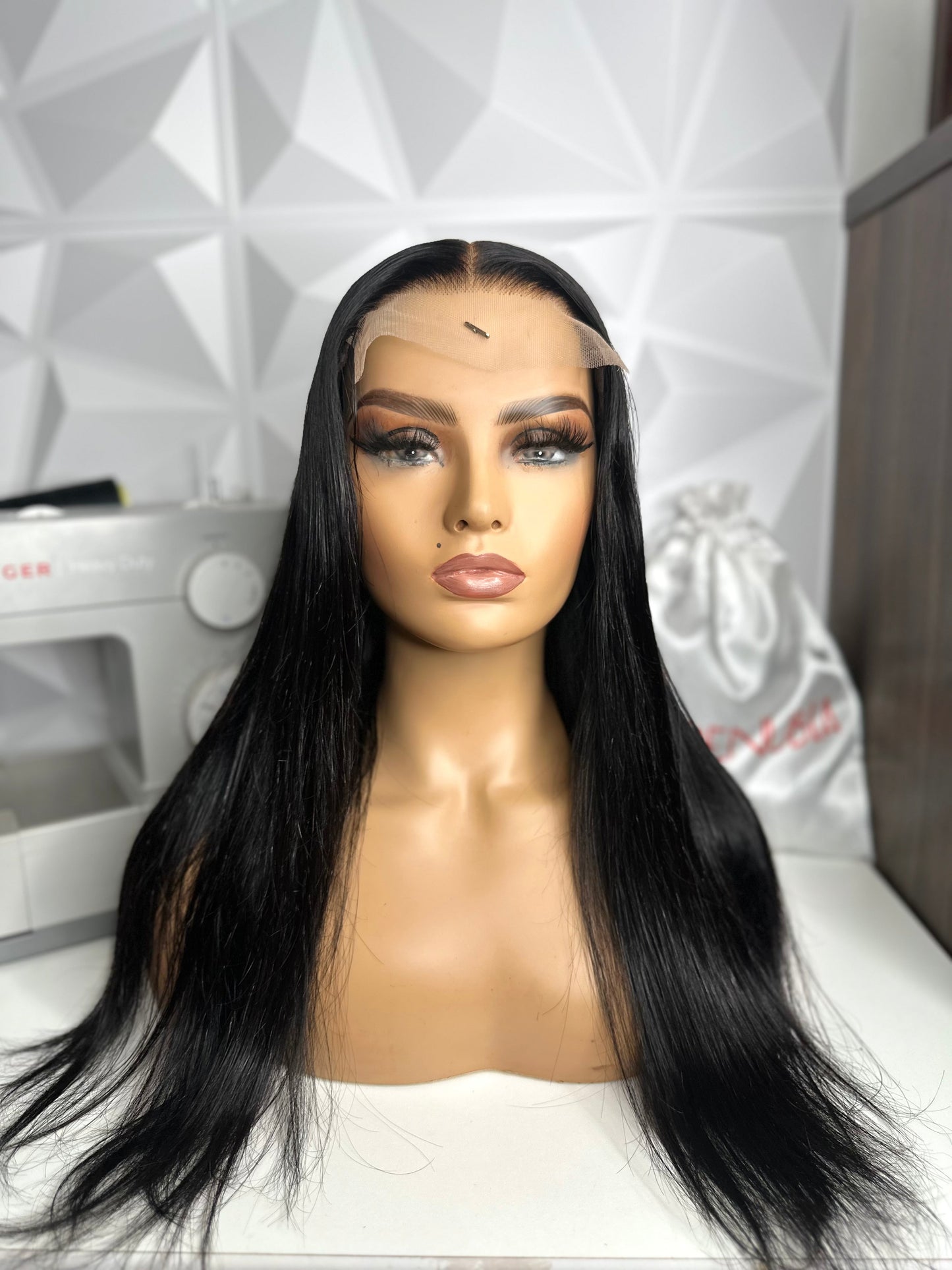 Naomi (Unstyled)